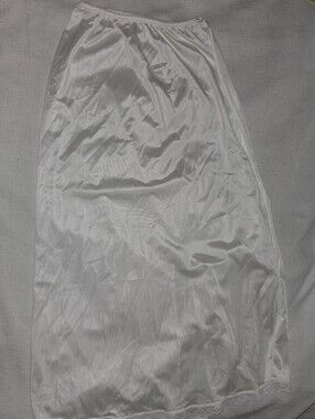 Sears Style 13035 sz Medium 1/2 slip midi White Nylon Lace Slip Back Hem Split